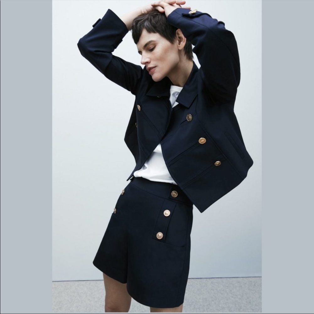 ZARA- High Waisted Shorts Black